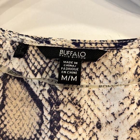 Ladies size M snakeskin wrap shirt - Picture 4 of 4